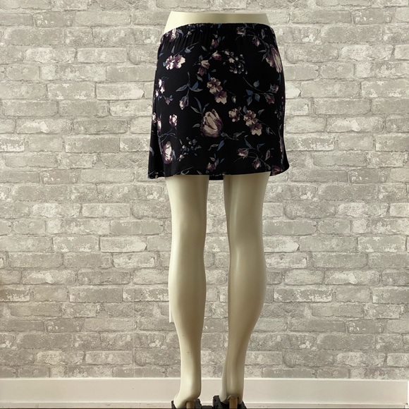 SOLD | Kendall & Kylie Lightweight Floral Skirt EUC - Picture 3 of 16
